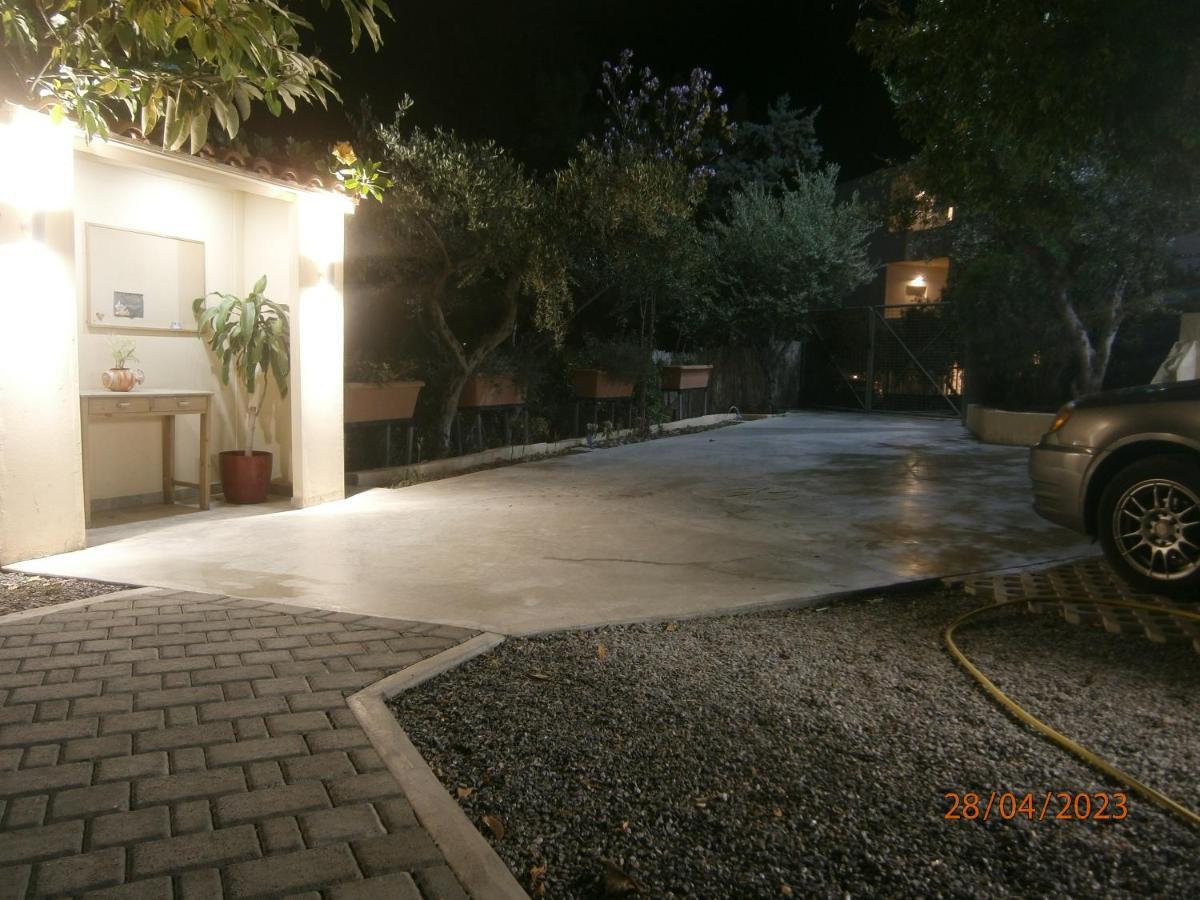 Aphrodite Studios & Apartment Bali  Exterior photo